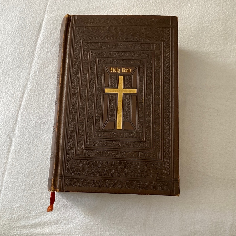 Holy Bible 1953 vintage great condition